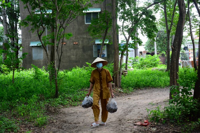 Continuing to support people in need in the Covid-19 pandemic of Hoang Phap Pagoda (series 2)